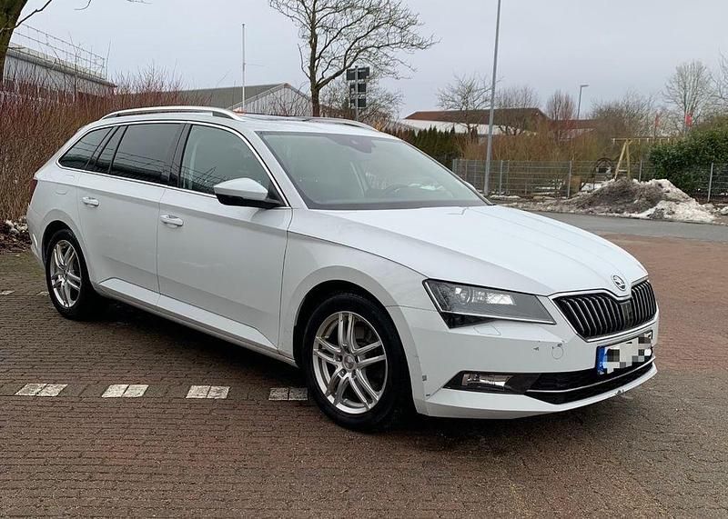 Gebraucht Skoda Superb Style 190 PS (139 kW) 2018 Weiß Kombi