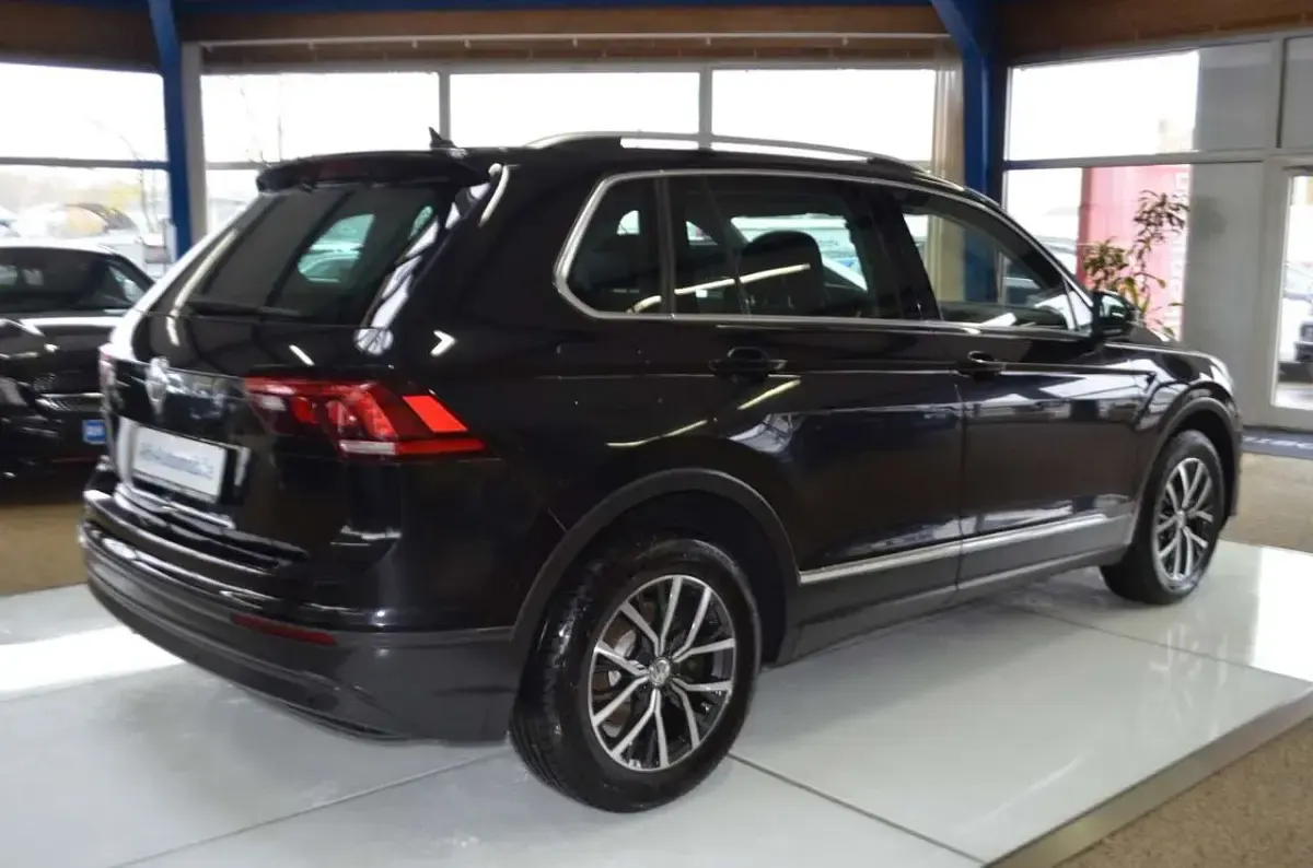 Gebraucht VW Tiguan R 150 PS (110 kW) 2020 Schwarz SUV