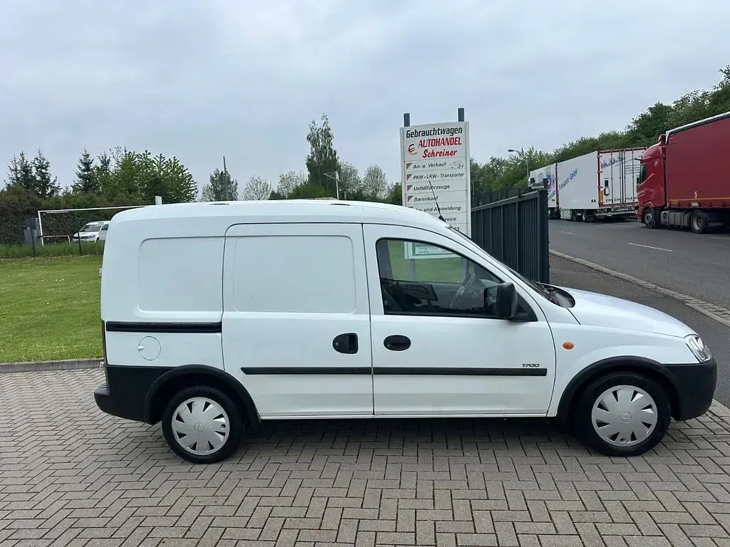Używany Opel Combo 65 KM (47 kW) 2002 Biały Minivan