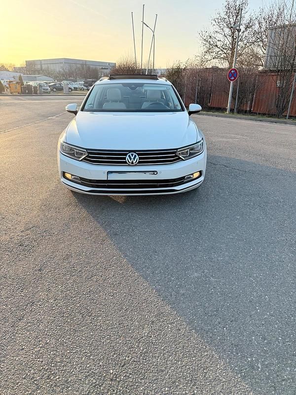 Gebraucht VW Passat 150 PS (110 kW) 2019 Weiß Kombi