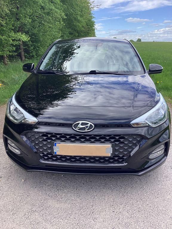 Gebraucht Hyundai i20 Trend 101 PS (74 kW) 2019 Schwarz Kleinwagen