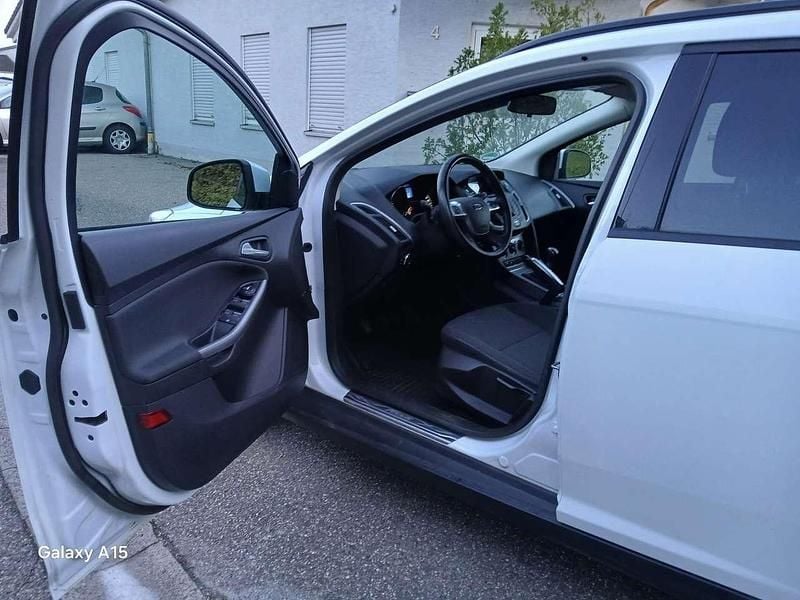 Gebraucht Ford Focus 125 PS (91 kW) 2013 Weiß Kombi