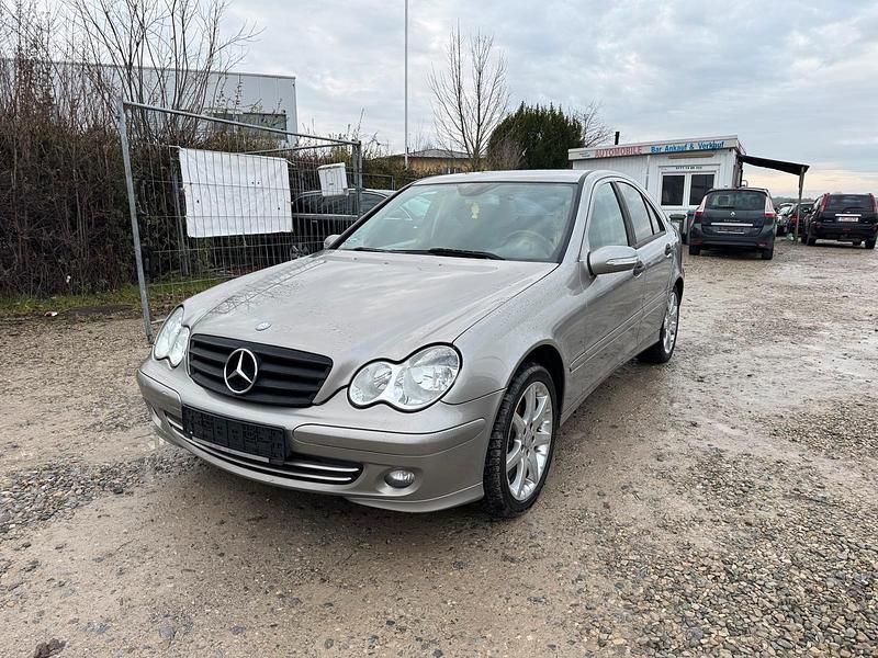 Grau Gebraucht 2006 Mercedes C220 Limousine | 1.690 € (Guter Preis) - Bild 1/4