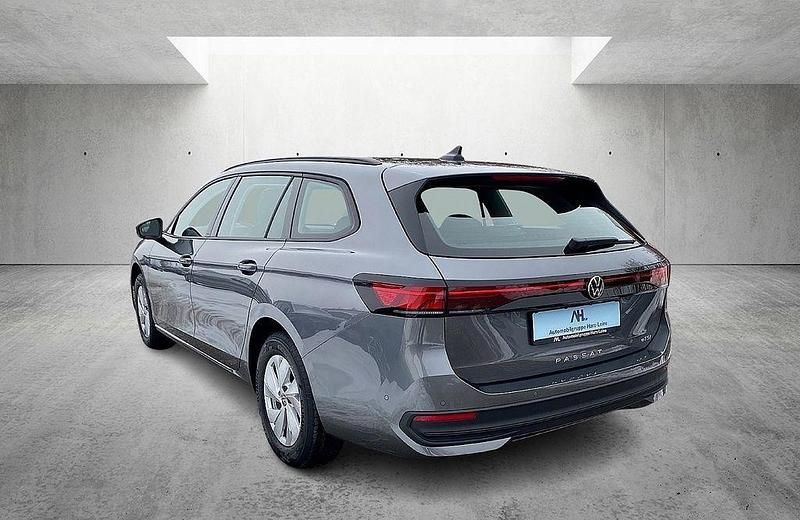 Neu VW Passat Basis 150 PS (110 kW) 2025 Grau Kombi