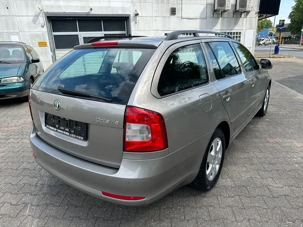 Gebraucht Skoda Octavia Impuls Edition 122 PS (89 kW) 2011 Grau Kombi