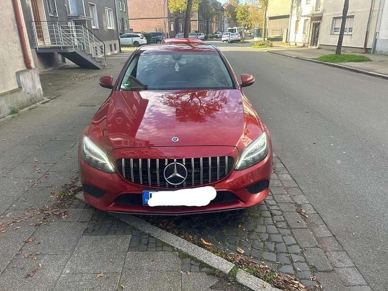 Rot Gebraucht 2019 Mercedes C200 Limousine | 22.500 € (Etwas zu teuer) - Bild 1/4
