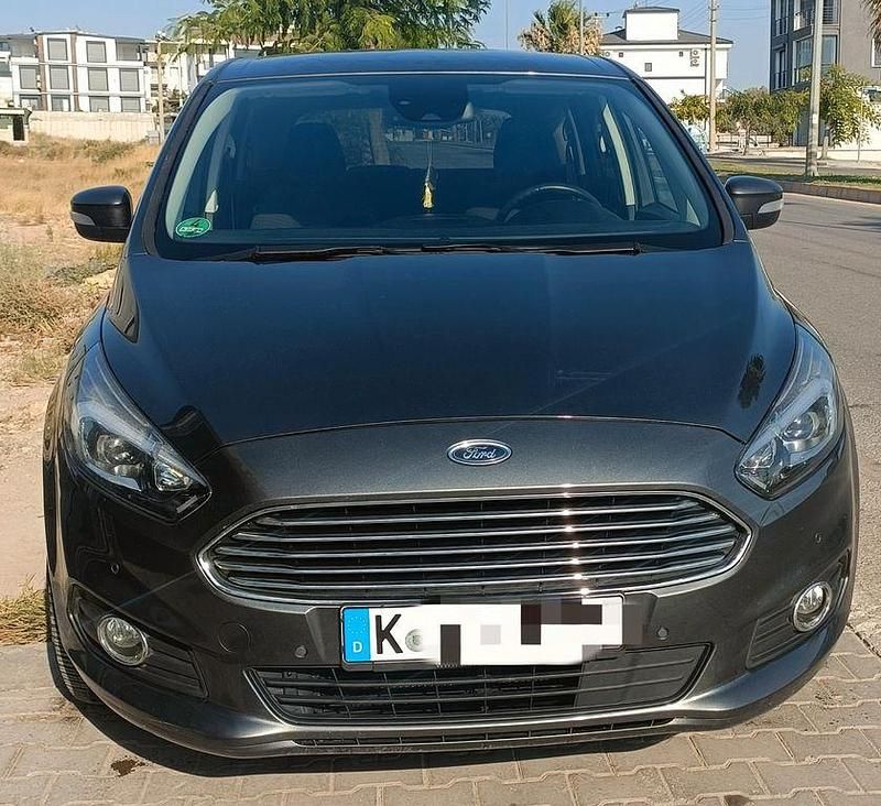 Grau Gebraucht 2018 Ford S-MAX Business Edition Van / Kleinbus | 16.499 € (Fairer Preis) - Bild 1/4