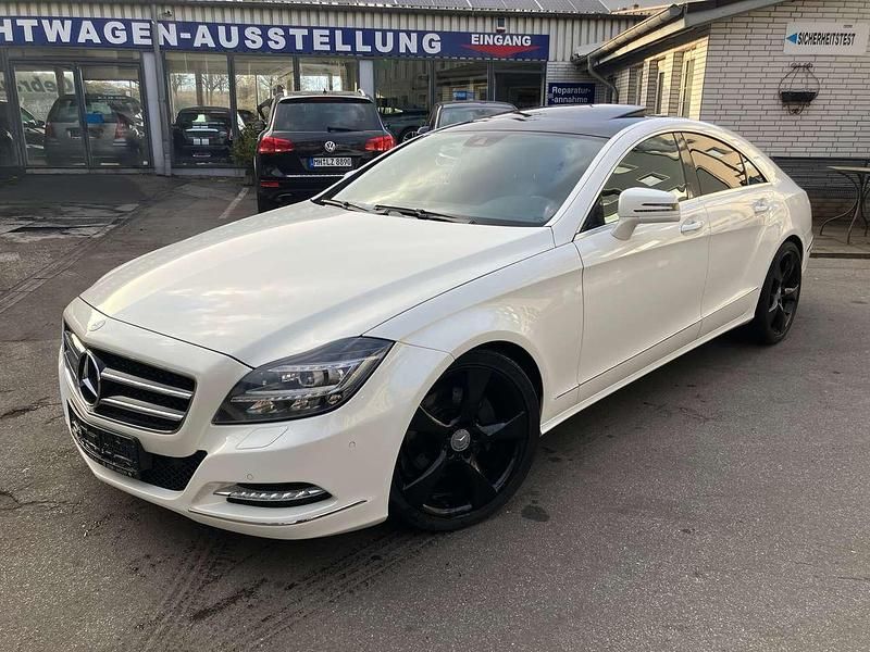 Diamantweiß bright Gebraucht 2012 Mercedes CLS350 Coupé | 22.990 € - Bild 1/4