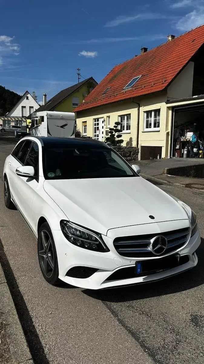Gebraucht Mercedes C220 AMG 194 PS (142 kW) 2018 Weiß Kombi