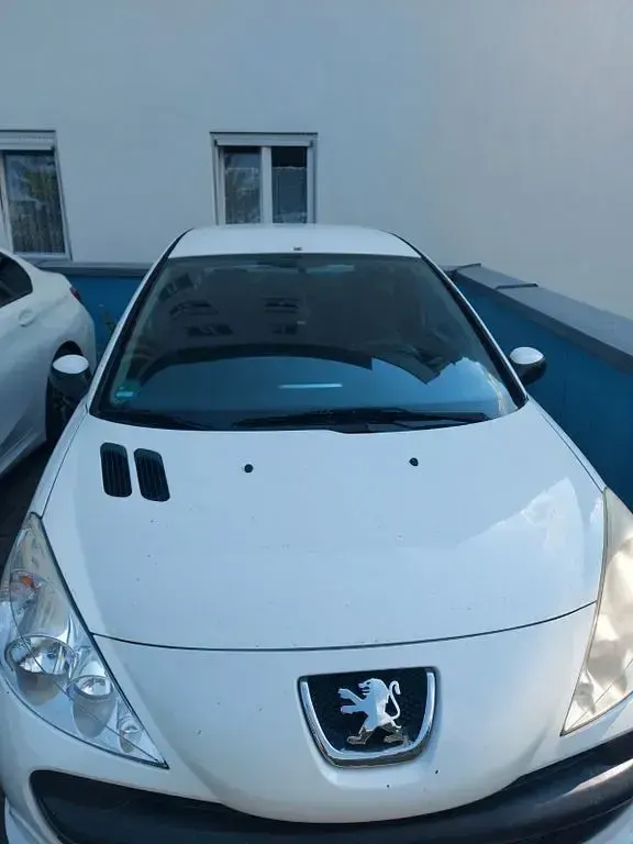 Gebraucht Peugeot 206 60 PS (44 kW) 2009 Weiß Limousine