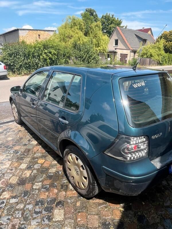Grün Gebraucht 2002 VW Golf IV Kleinwagen | 900 € - Bild 1/4