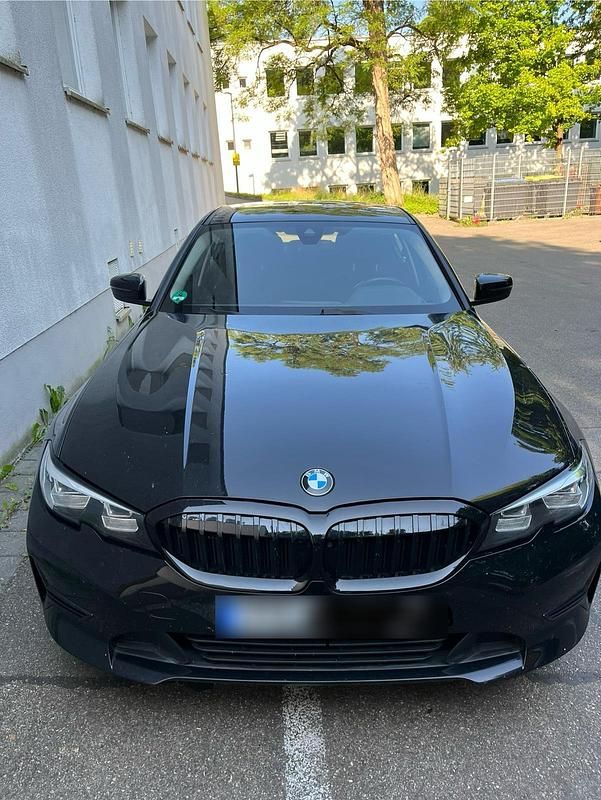 Schwarz Gebraucht 2021 BMW 318 Advantage Limousine | 24.500 € (Fairer Preis) - Bild 1/4