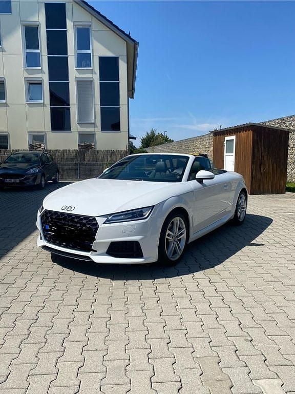 Weiß Gebraucht 2022 Audi TT Roadster Ambiente Cabrio | 29.900 € (Superpreis) - Bild 1/4
