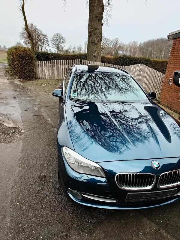 Gebraucht BMW 525 218 PS (160 kW) 2012 Blau Kombi