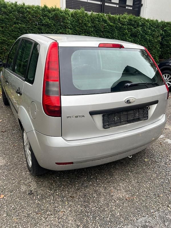 Gebraucht Ford Fiesta 60 PS (44 kW) 2003 Silber Kleinwagen