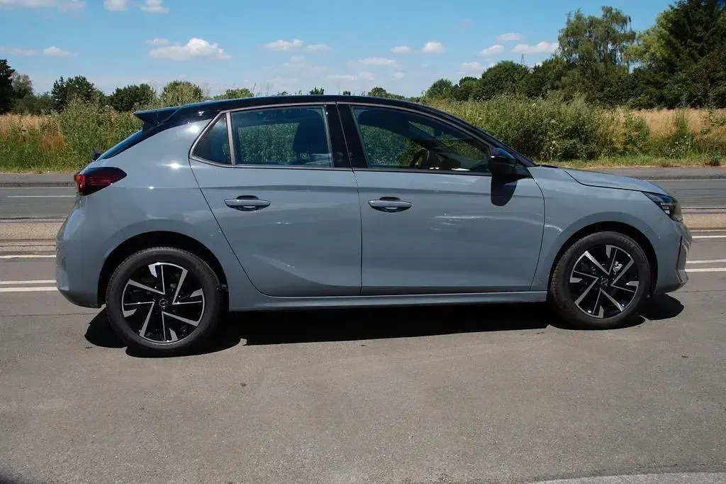 Neu Opel Corsa 101 PS (74 kW) 2026 Schwarz Kleinwagen