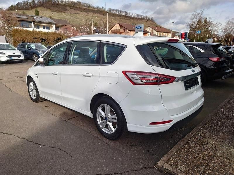 Gebraucht Ford S-MAX Titanium 150 PS (110 kW) 2022 Weiß Van / Kleinbus
