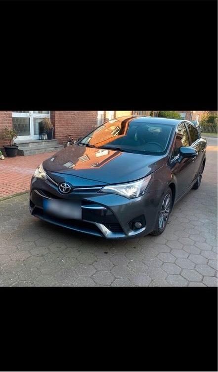 Grau Gebraucht 2015 Toyota Avensis Limousine | 11.700 € - Bild 1/4