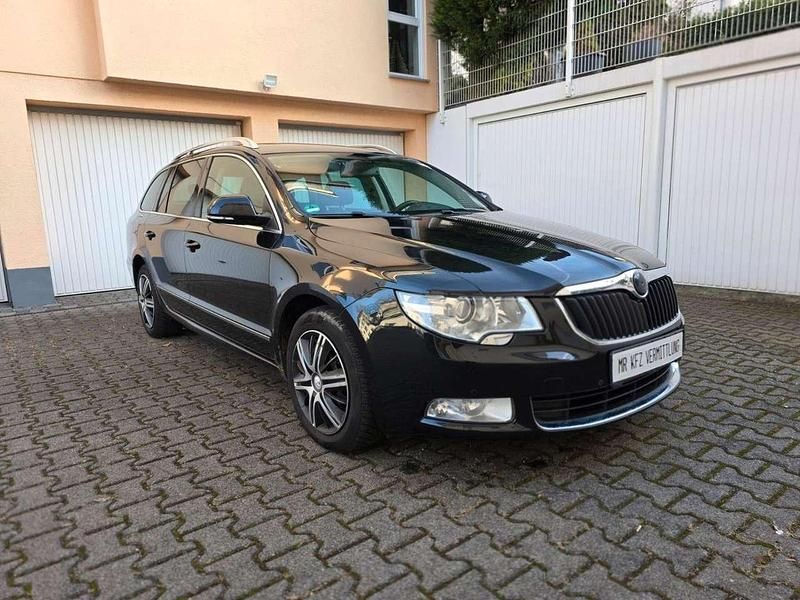 Gebraucht Skoda Superb Elegance 200 PS (147 kW) 2011 Cerna magic/black magic Kombi