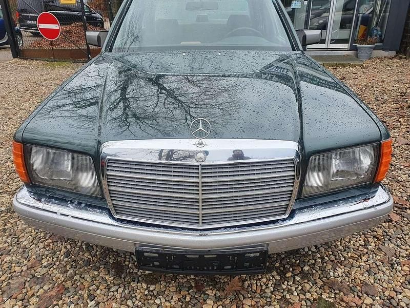 Grün Gebraucht 1988 Mercedes S260 SE Limousine | 6.999 € - Bild 1/4