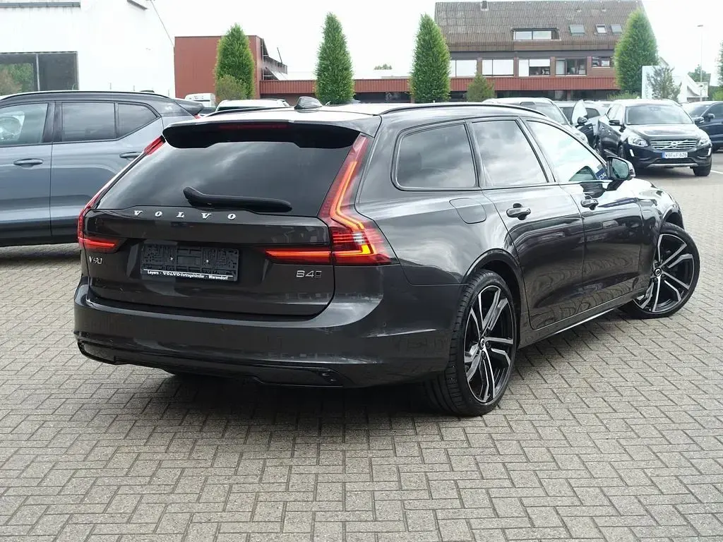 Gebraucht Volvo V90 R-Design 197 PS (144 kW) 2022 Platinum grey Kombi