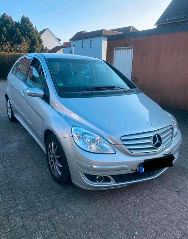 Gebraucht Mercedes B180 109 PS (80 kW) 2007 Silber Van / Kleinbus