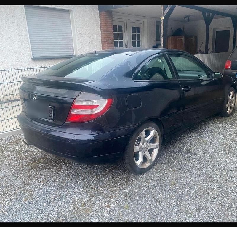 Gebraucht Mercedes C180 143 PS (105 kW) 2007 Blau Coupé