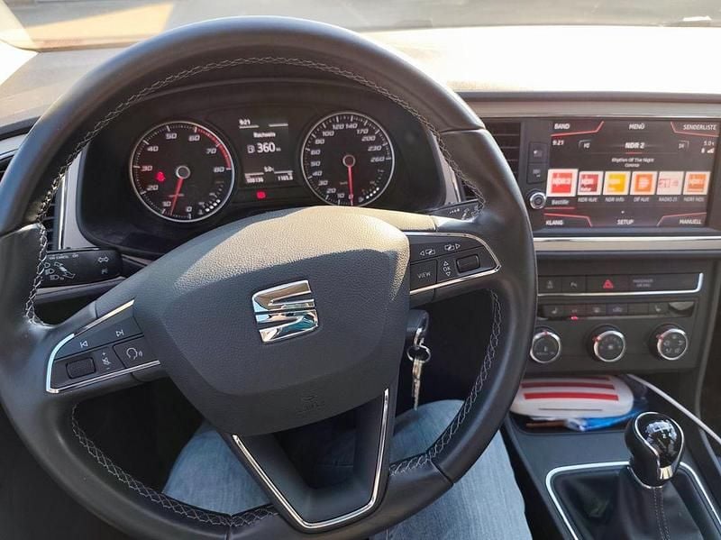 Second-hand Seat Leon Style 110 CP (80 kW) 2018 Roșu Berlinǎ