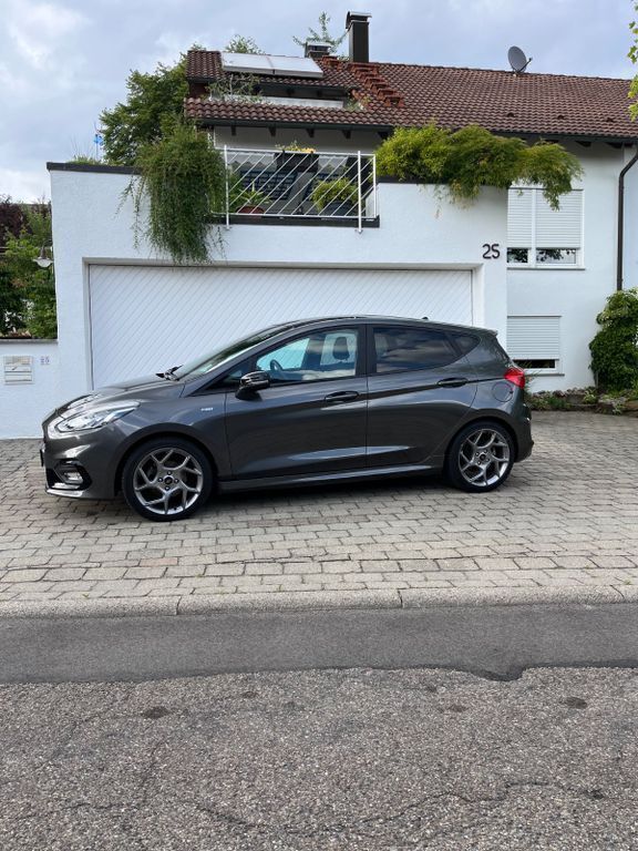 Grau Gebraucht 2019 Ford Fiesta ST Kleinwagen | 13.900 € (Fairer Preis) - Bild 1/4