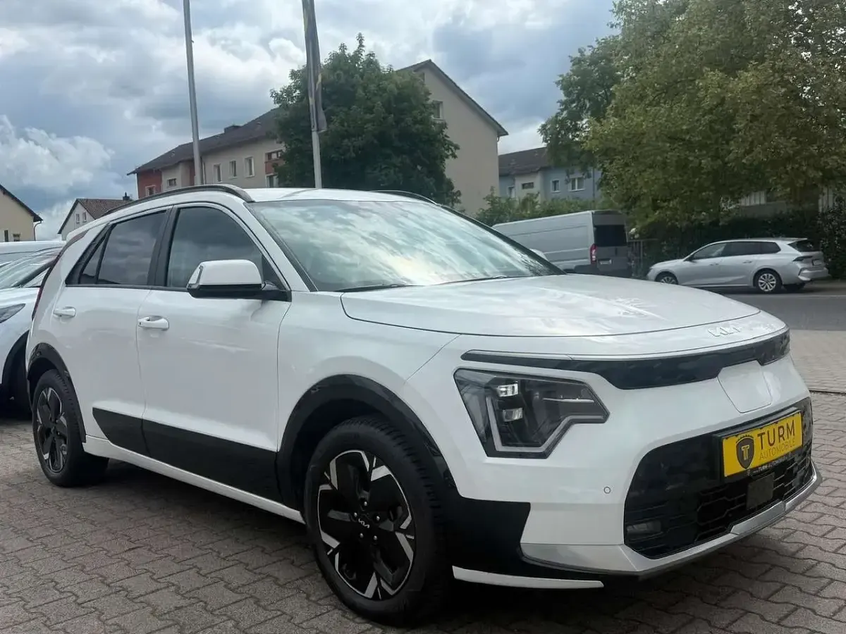 Używany Kia Niro 150 kW (204 KM) 2023 Biały SUV
