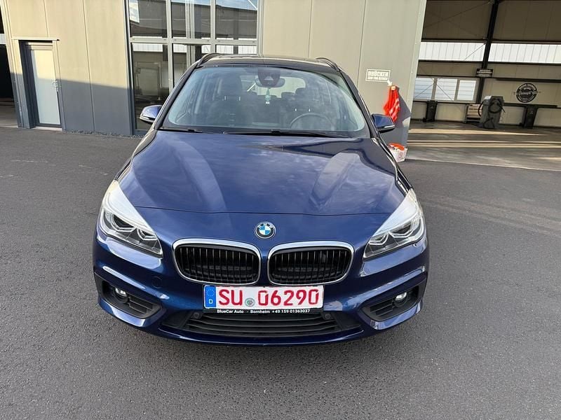 Blau Gebraucht 2018 BMW 218 Gran Tourer Advantage Van / Kleinbus | 19.650 € (Etwas zu teuer) - Bild 1/4