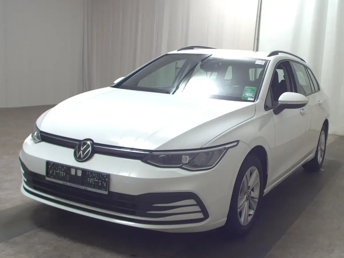 Gebraucht VW Golf VIII Life 150 PS (110 kW) 2022 Weiss Kombi