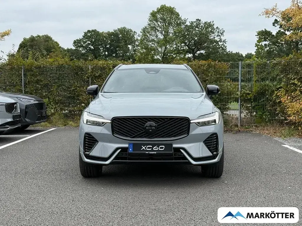 Neu Volvo XC60 Plus 455 PS (334 kW) 2026 Grau SUV