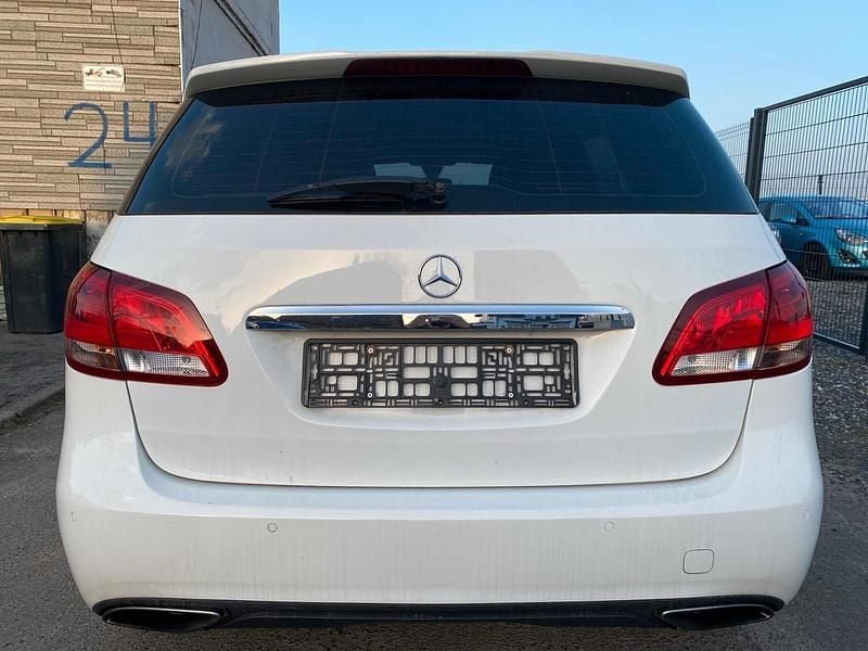 Gebraucht Mercedes B220 170 PS (125 kW) 2019 Weiß Van / Kleinbus
