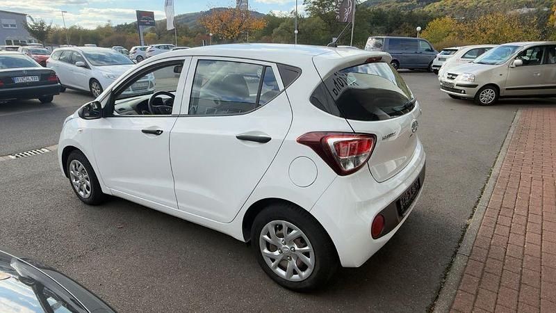 Gebraucht Hyundai i10 Classic 67 PS (49 kW) 2017 Weiß Kleinwagen