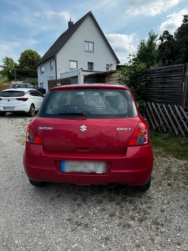 Rot Gebraucht 2010 Suzuki Swift Kleinwagen | 1.500 € - Bild 1/4