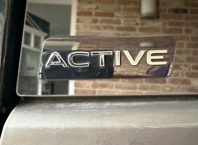 Gebraucht VW e-up! Active 61 kW (83 PS) 2021 Schwarz Kleinwagen