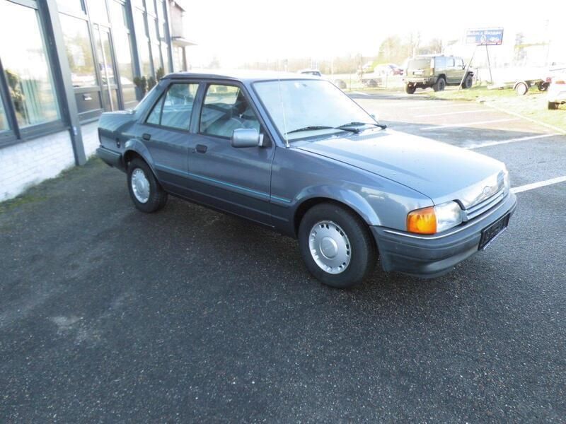 Blau Gebraucht 1988 Ford Orion Limousine | 2.750 € - Bild 1/4