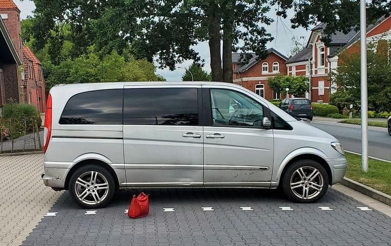 Silber Gebraucht 2006 Mercedes Viano Van / Kleinbus | 5.490 € (Superpreis) - Bild 1/4