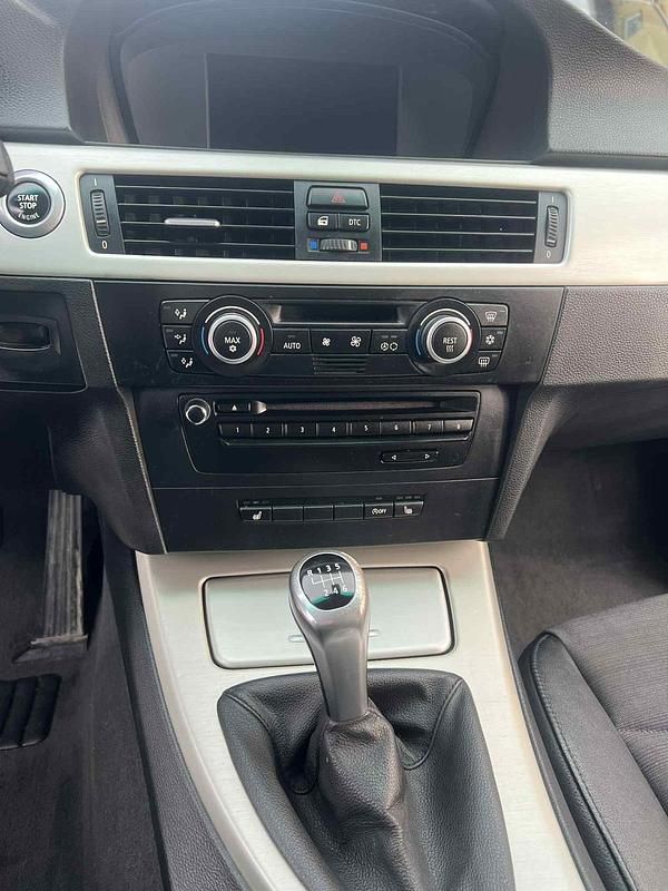 Gebraucht BMW 320 177 PS (130 kW) 2008 Schwarz Limousine