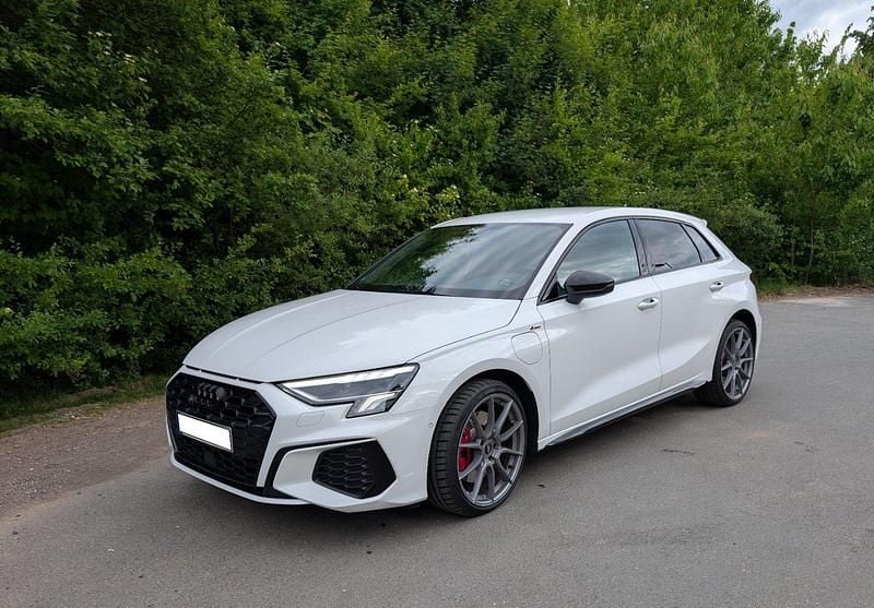 Weiß Gebraucht 2022 Audi A3 e-tron Ambiente Kleinwagen | 26.900 € (Fairer Preis) - Bild 1/4