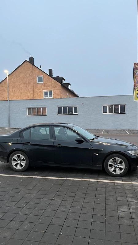 Gebraucht BMW 320 150 PS (110 kW) 2005 Schwarz Limousine