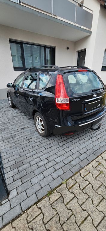 Schwarz Gebraucht 2009 Hyundai i30 Classic Kombi | 1.950 € (Superpreis) - Bild 1/4