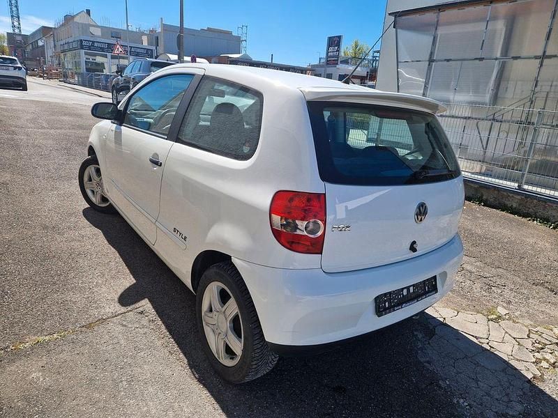 Gebraucht VW Fox Style 54 PS (39 kW) 2010 Weiß Kleinwagen