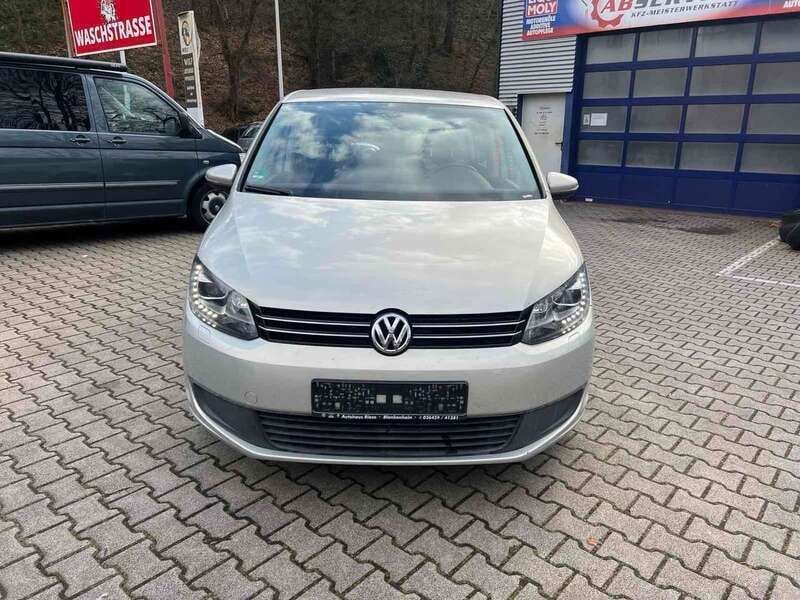 Silber Gebraucht 2010 VW Touran Trendline Van / Kleinbus | 6.600 € (Guter Preis) - Bild 1/4