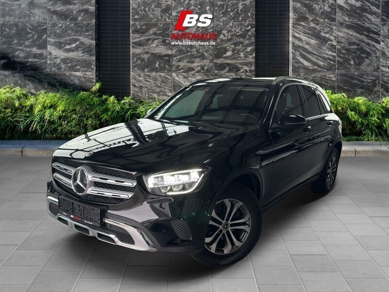 Schwarz unilack Gebraucht 2021 Mercedes GLC200 SUV | 39.999 € (Fairer Preis) - Bild 1/4