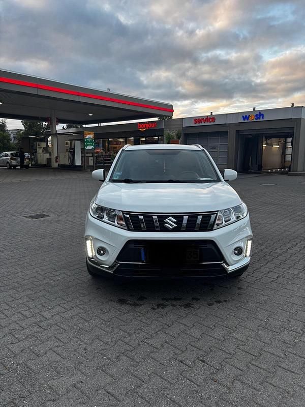 Weiß Gebraucht 2019 Suzuki Vitara SUV | 11.500 € - Bild 1/4