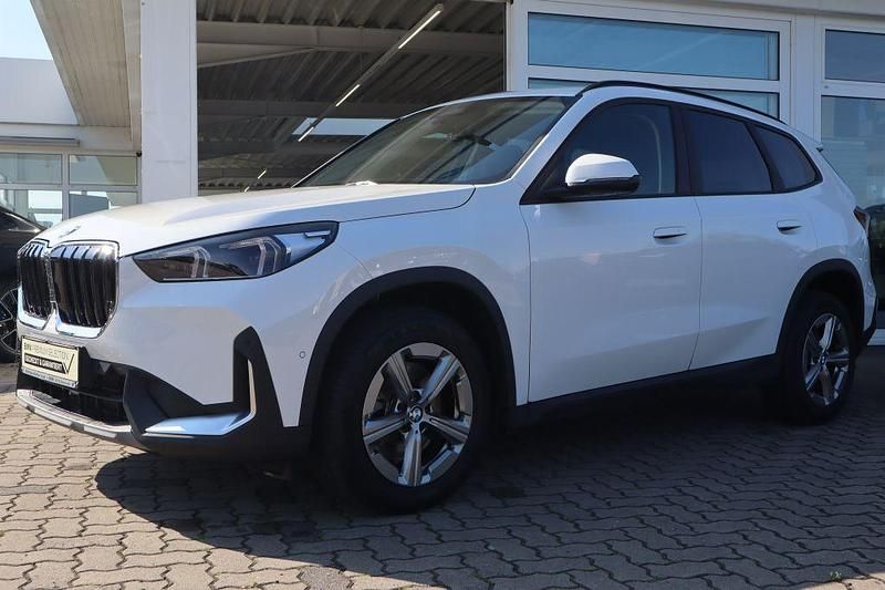 Alpinweiß uni Gebraucht 2024 BMW X1 Shadowline SUV | 36.490 € (Superpreis) - Bild 1/4