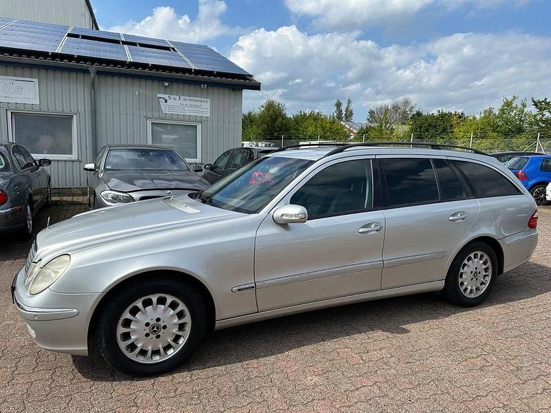 Silber Gebraucht 2004 Mercedes E220 Elegance Limousine | 1.999 € (Superpreis) - Bild 1/4