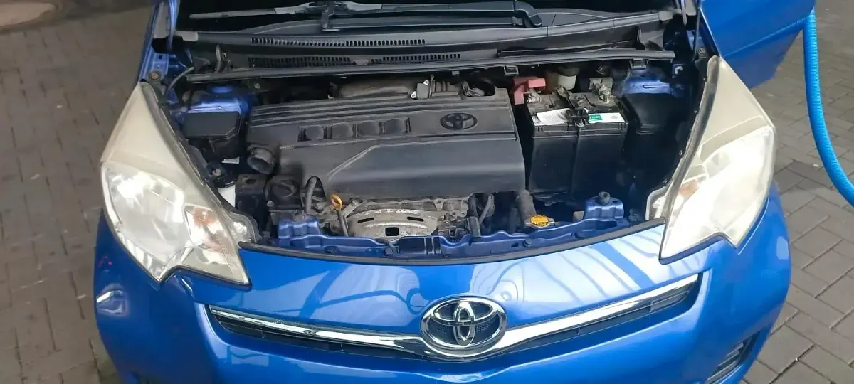 Gebraucht Toyota Verso-S 99 PS (72 kW) 2011 Blau Van / Kleinbus